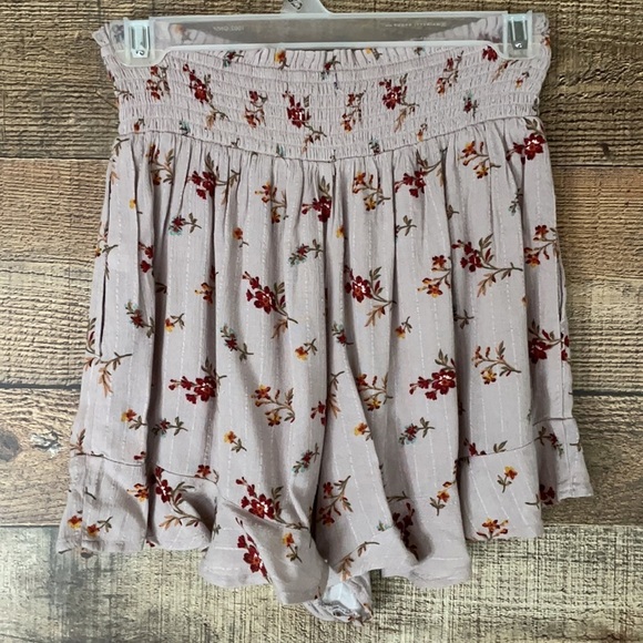 American Eagle high waist floral smocked ruffle shorts Size Small - Picture 4 of 8